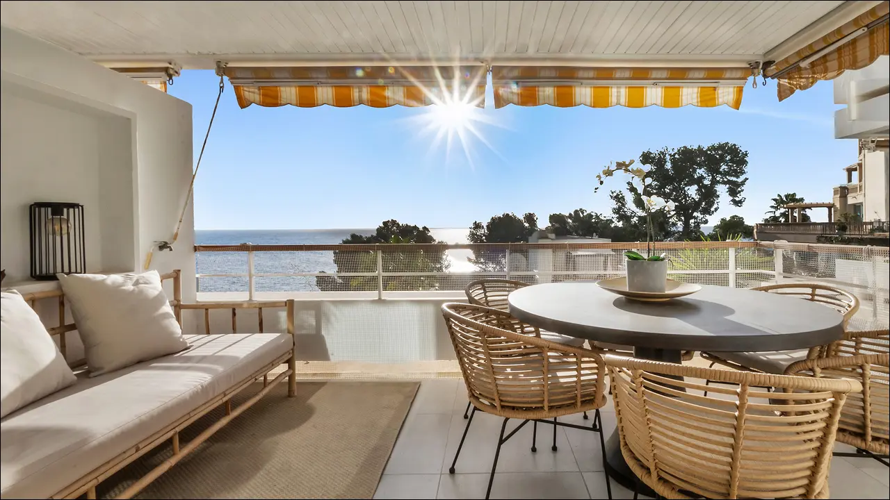 Crown Marine in Illetas with stunning sea views and modern design.