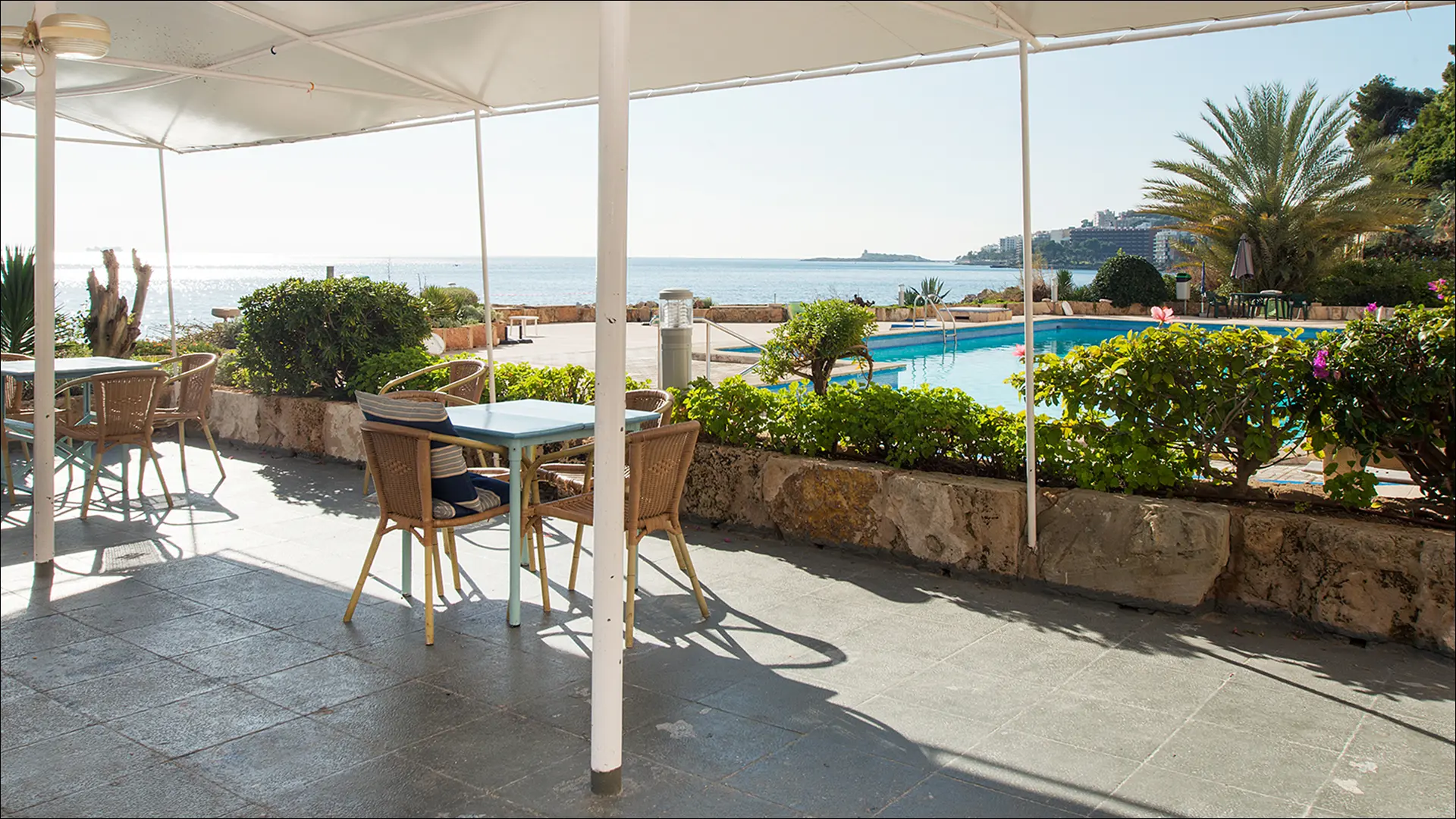 Pelicano in Cala Major with direct sea access apartments and restaurant for residents