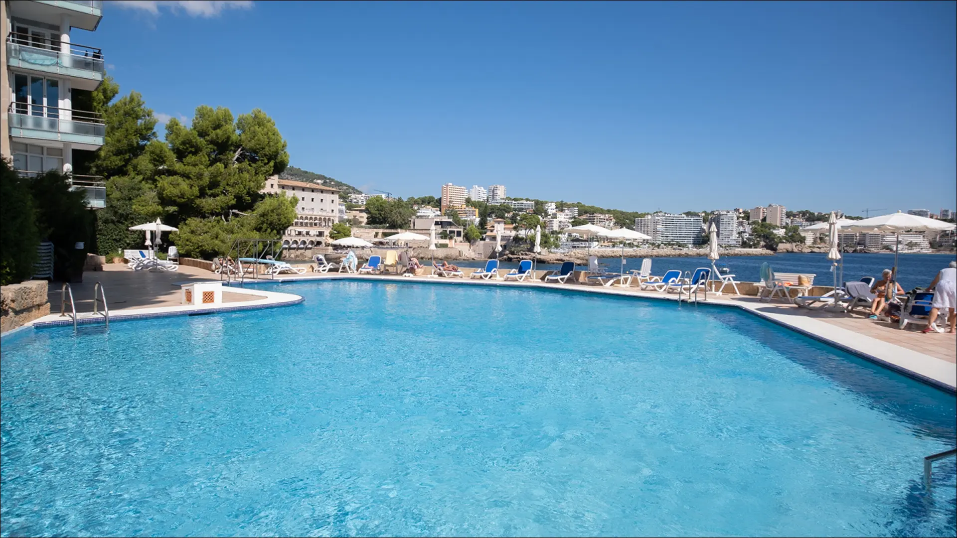 Roca Marina - Elegant seafront complex with spacious terraces, panoramic views, and direct sea access.