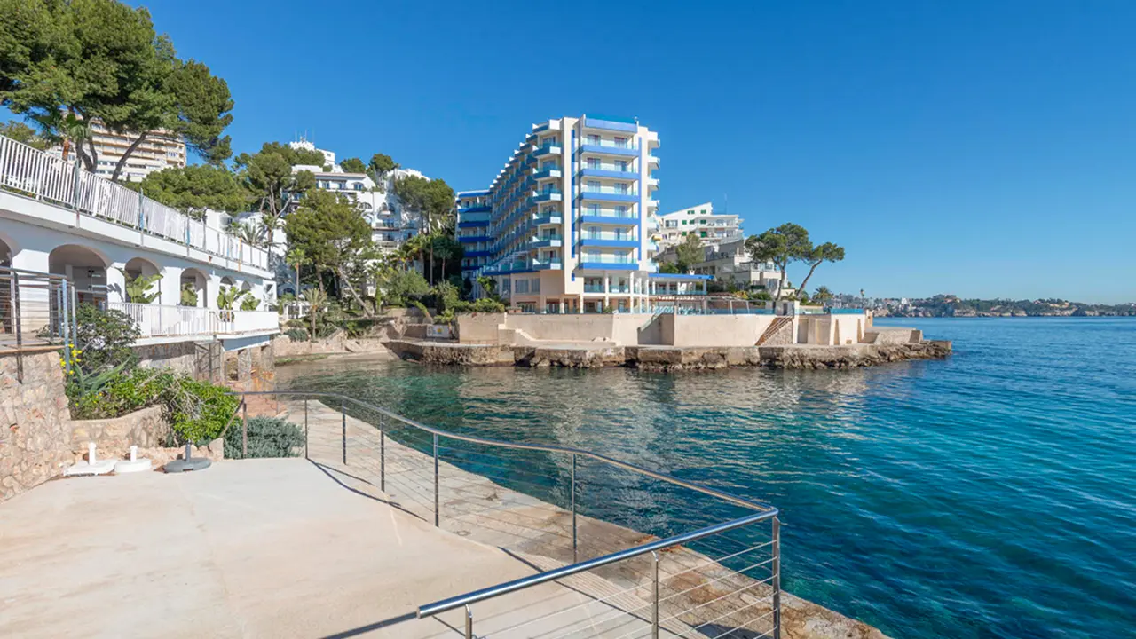 Properties with direct beach access in Southwest Mallorca