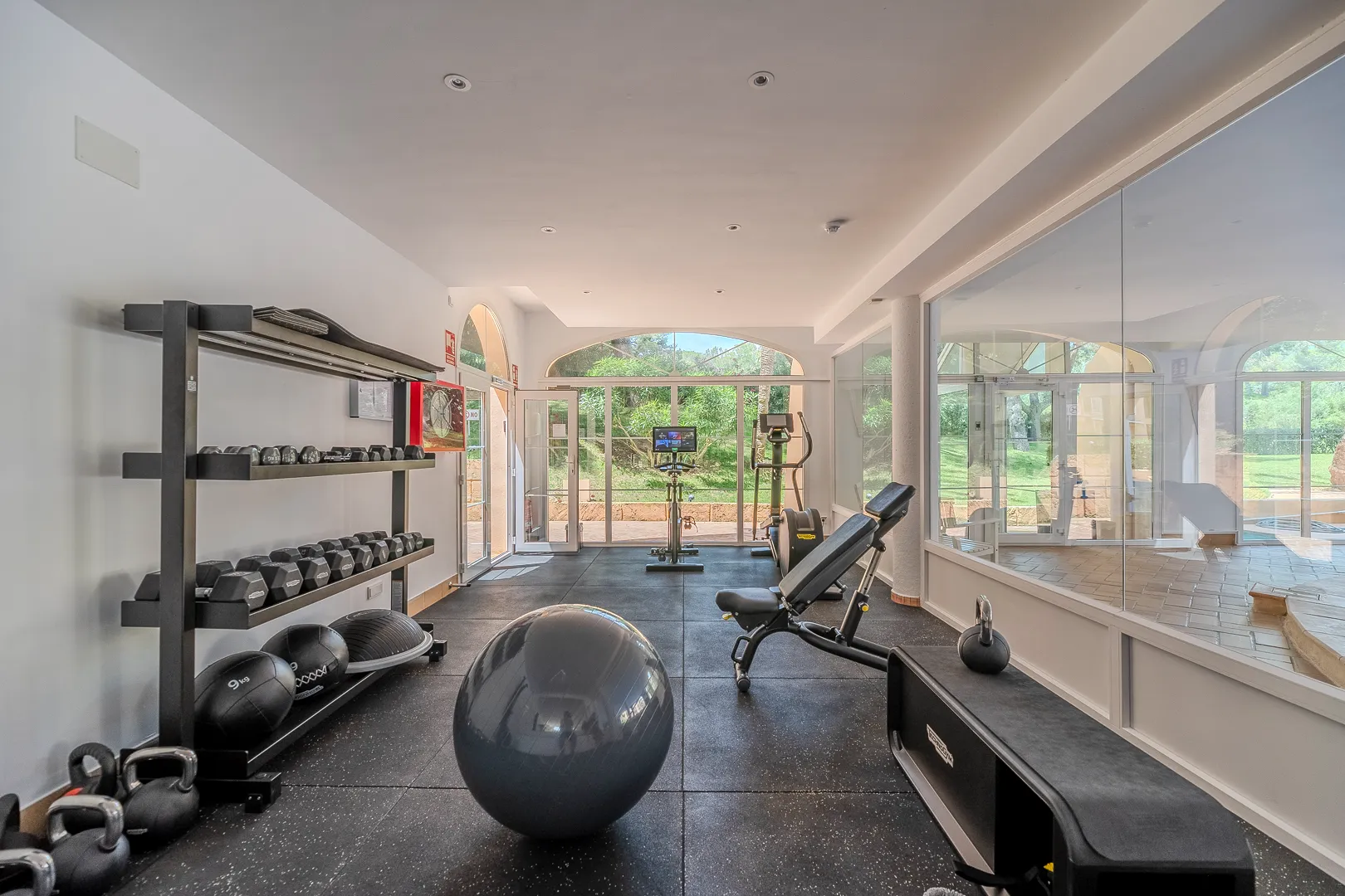 Interior community gym in Bendinat apartment for sale