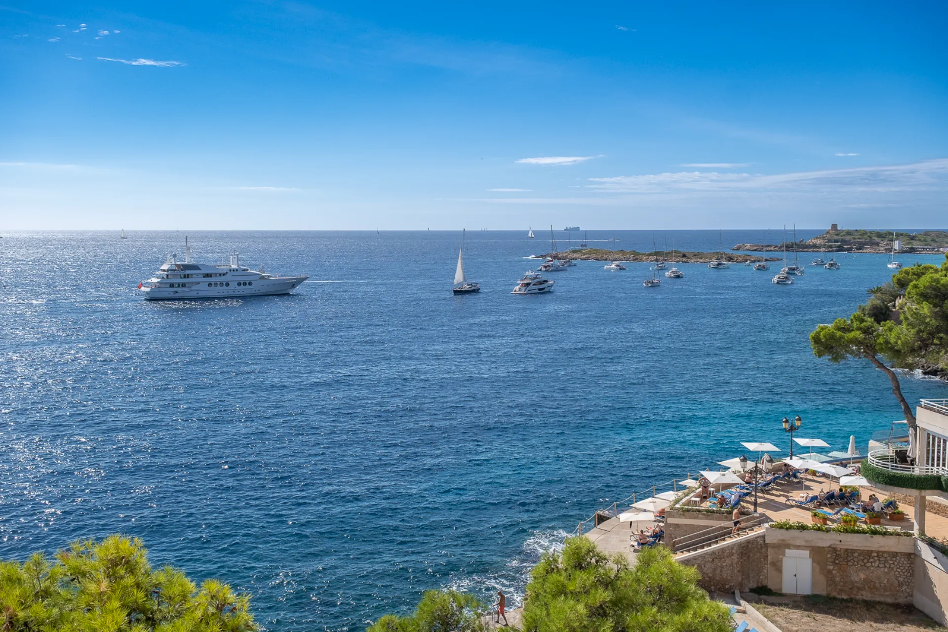 Front line apartment for sale in Illetas