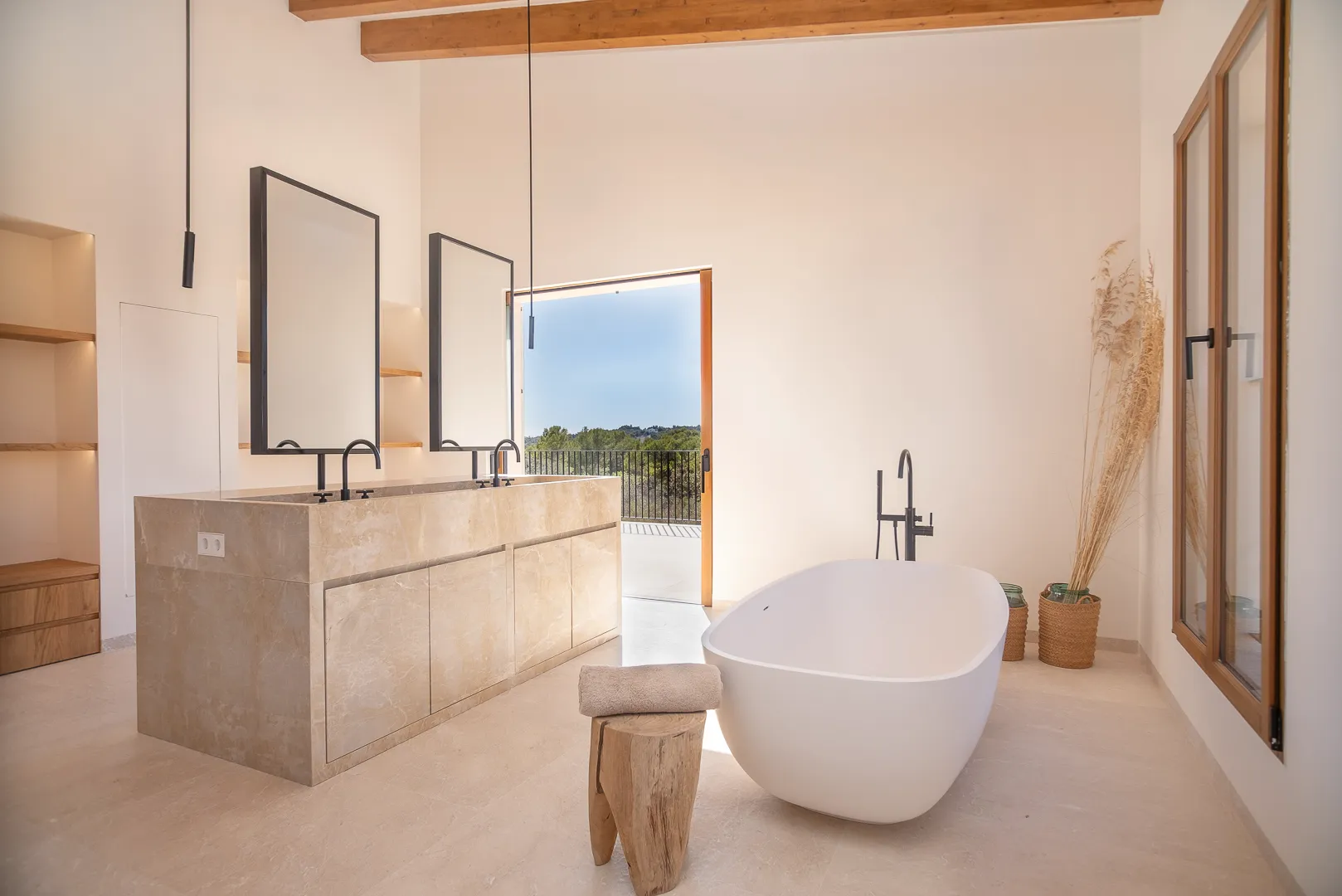 Finca in Felanitx for sale with restored interiors