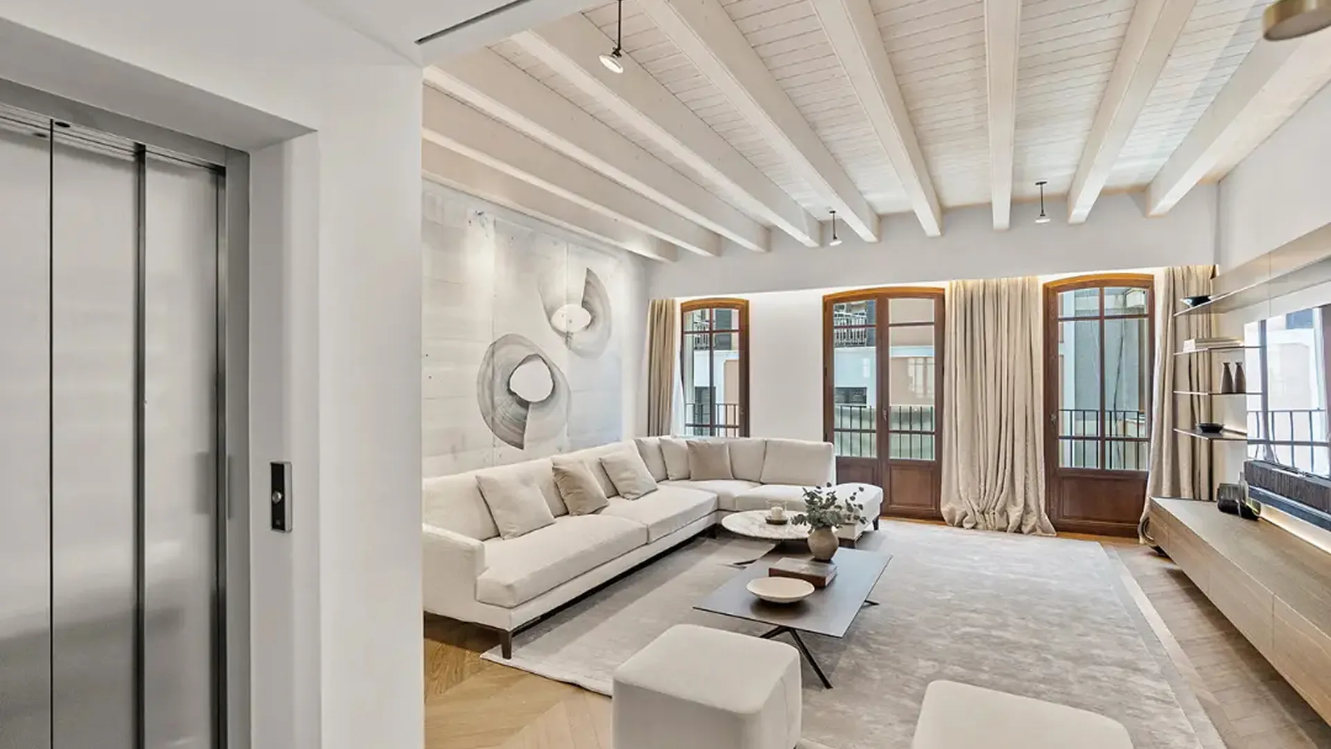 Old Town vs Santa Catalina_ Property types