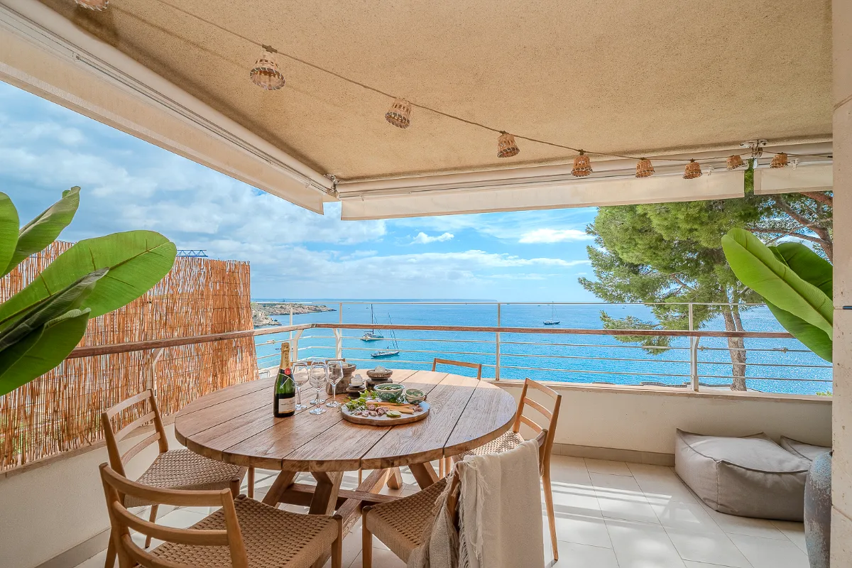 Discover what living in Cala Major is really like. Explore the premium real estate market, year-round amenities, and the modern coastal lifestyle near Palma.